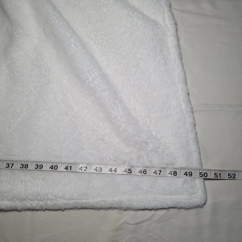 Pillowfort Unicorn Hooded Blanket 40x50 Super Soft White